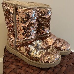 Women’s Classic Ugg Boots Sequins Gold Sparkle Size 7